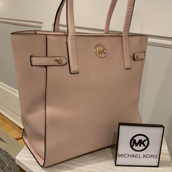 Michael Kors Handbags - Michael Kors Carmen Large Saffiano Leather Tote Bag